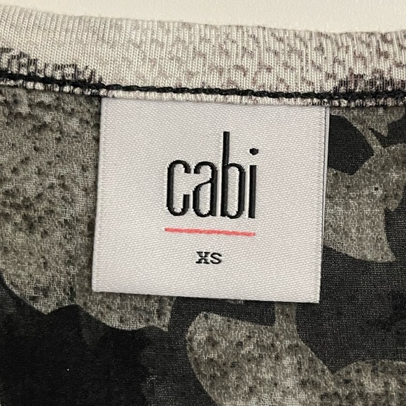 Beautiful CAbi sleeveless top in excellent condition! XS - Picture 3 of 3